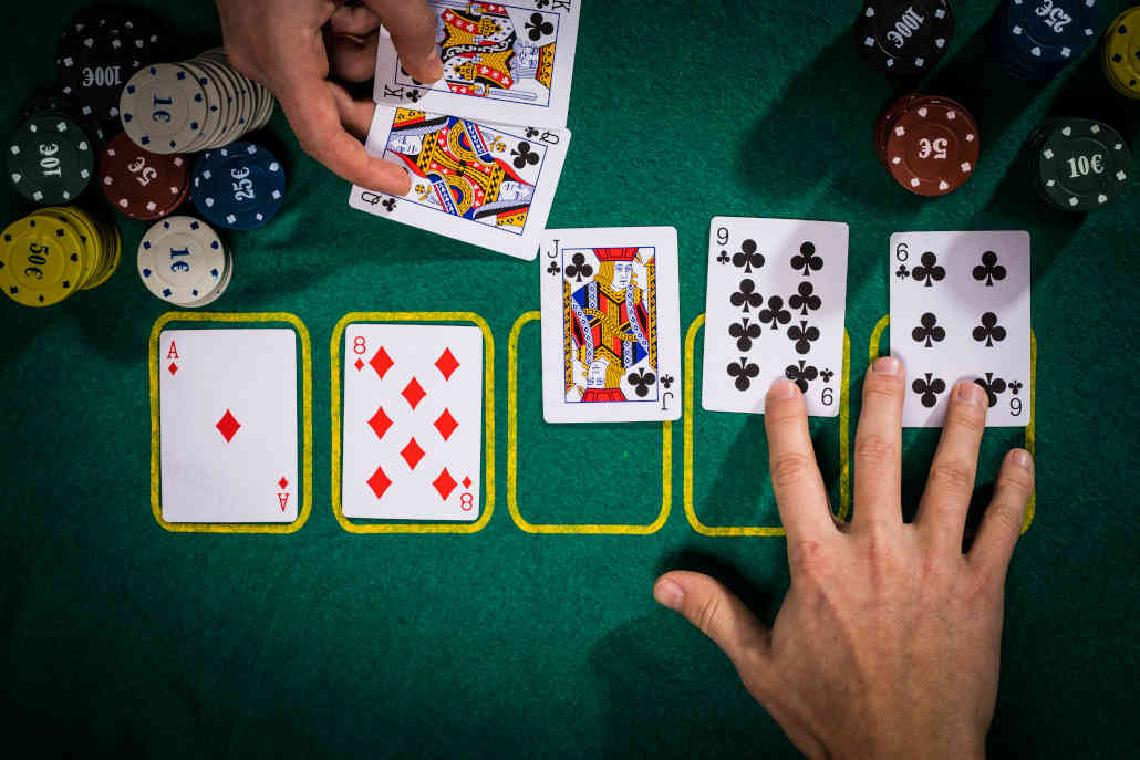 Understanding the Primary Differences Between Poker and Blackjack